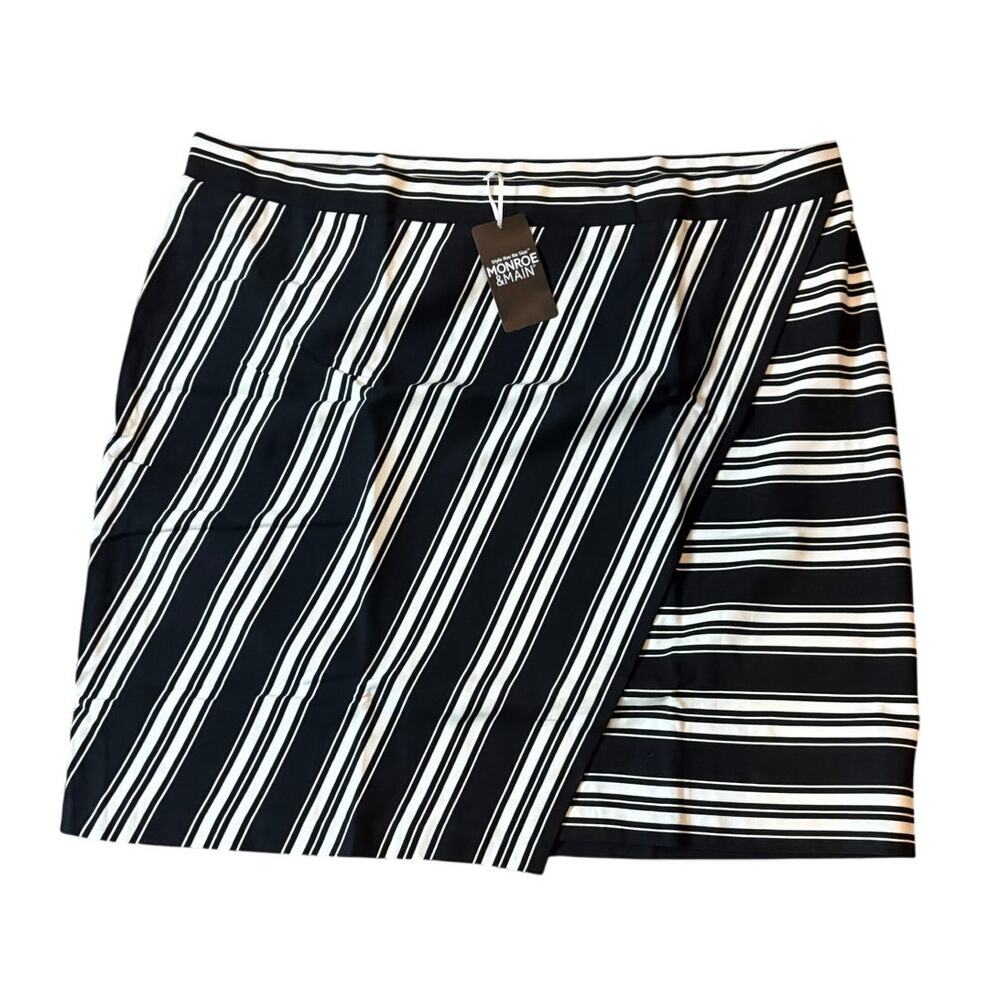 Monroe & Main Women's 3X Black White Stripe Faux‎ Wrap Skirt Stretch Short NEW